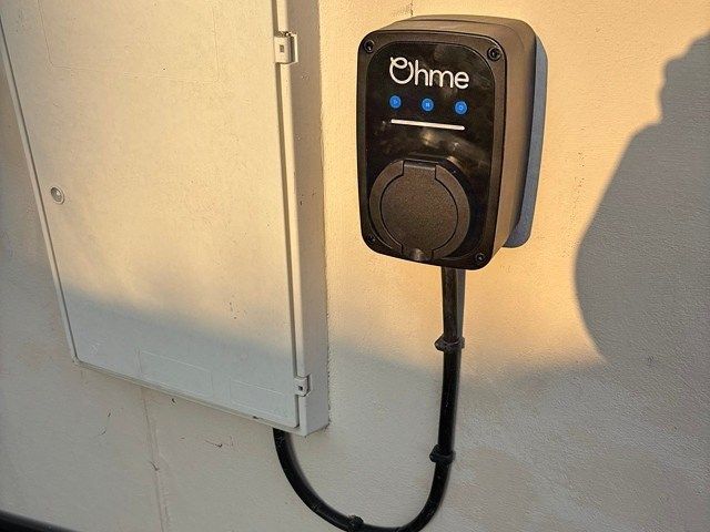 ev-charger-installers-5-sharpen-lighting-color