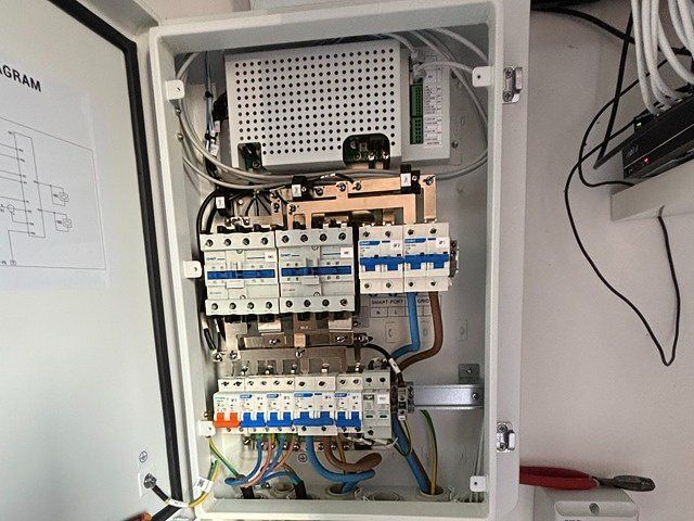 battery-storage-installers-5-sharpen-lighting-color