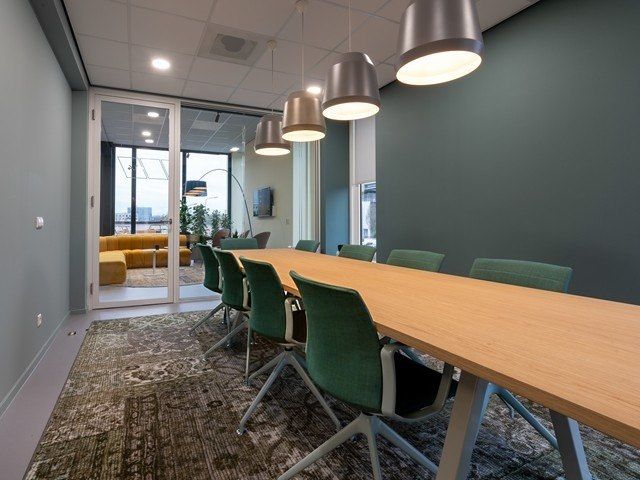 commercial-electrician-1-sharpen-lighting-color