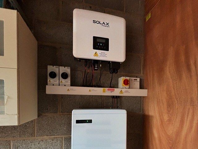 battery-storage-installers-4-sharpen-lighting-color