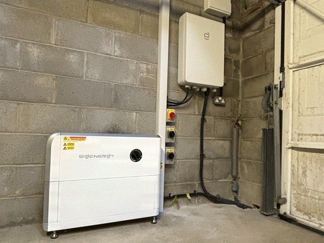battery-storage-installers-1-sharpen-lighting-color