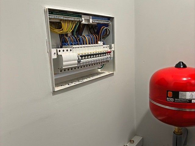 domestic-electrician-29-sharpen-lighting-color